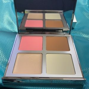 it cosmetics Must-Have Palette